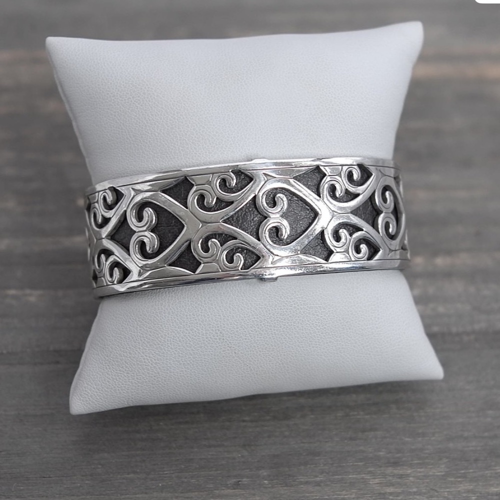 Brighton Christo Madrid cuff bracelet silver-heart reversible leather insert